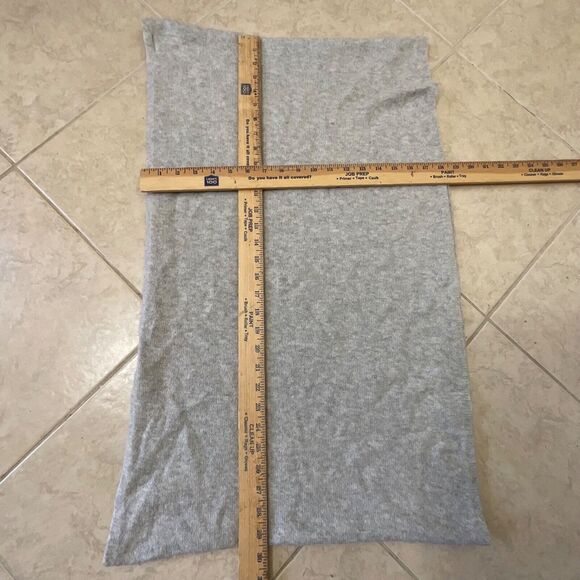 Cynthia Rowley Wool Blend MultifunctionaI infinity circle Scarf Gray Wrap 18x30” - Picture 4 of 6